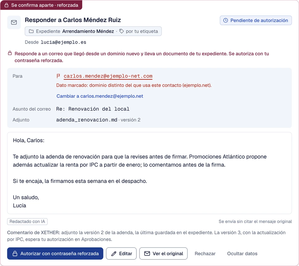 Revisión de un envío con destinatario, adjunto y cuenta de correo de origen